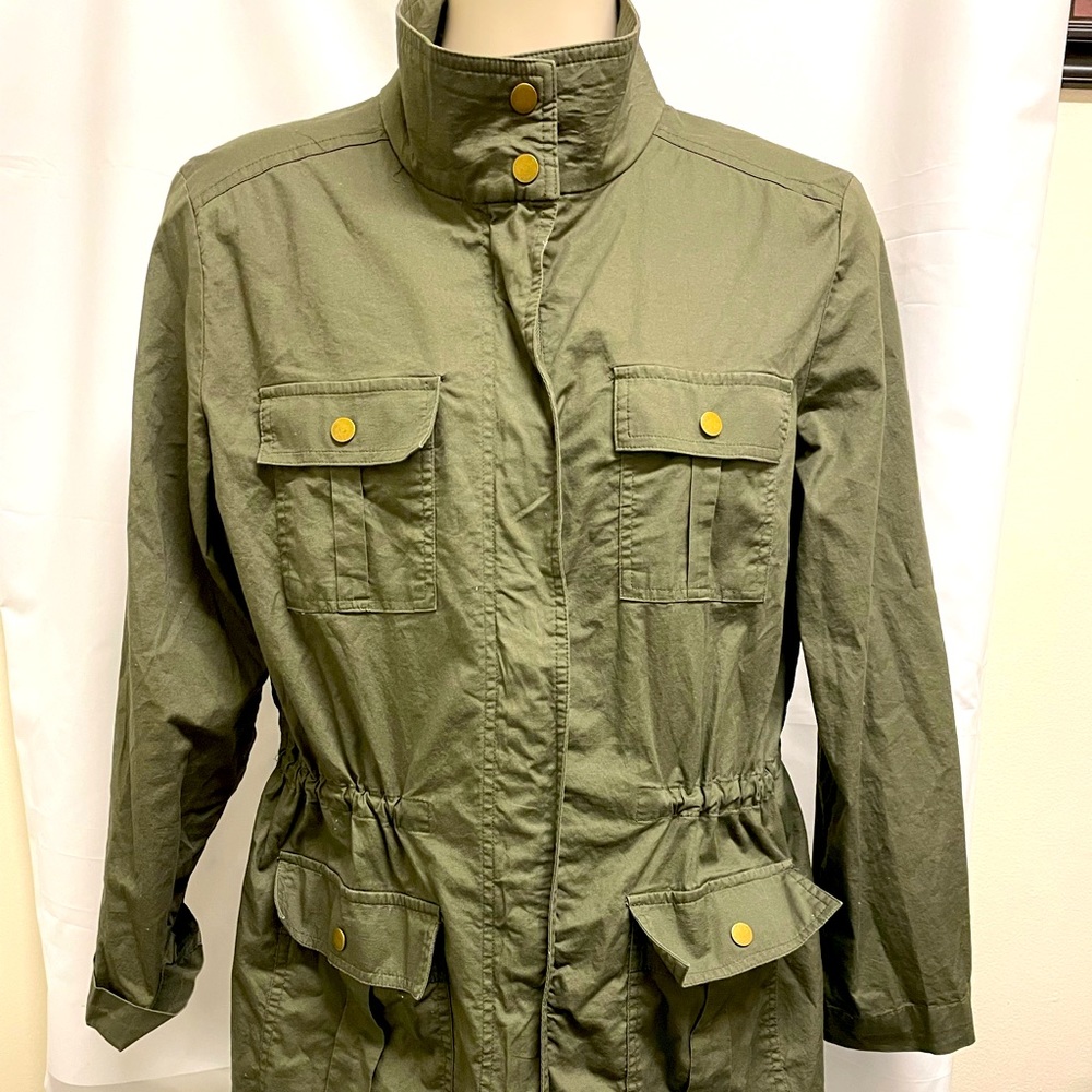 Jones New York military jacket that is in excellent condition. Size L